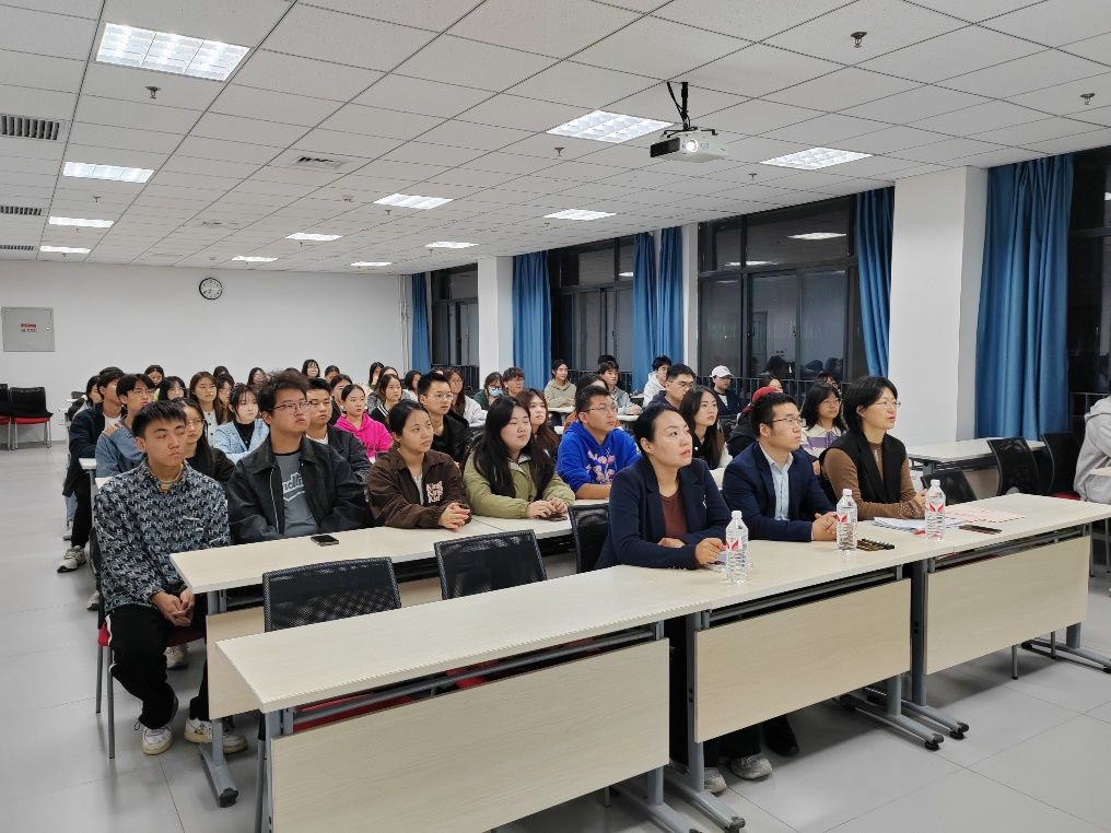 说明: D:\钉钉存储\2024.10.29BB贝博艾弗森官方网站学风联络员聘书颁发大会照片\微信图片_20241029221504.jpg